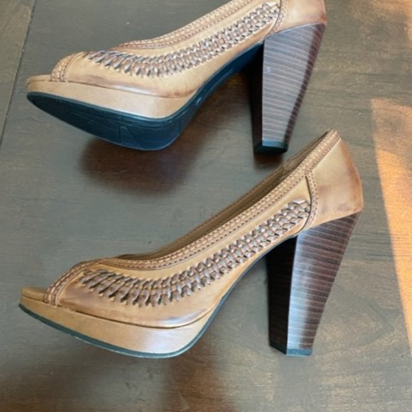 American Eagle Weave Heels - Picture 3 of 6